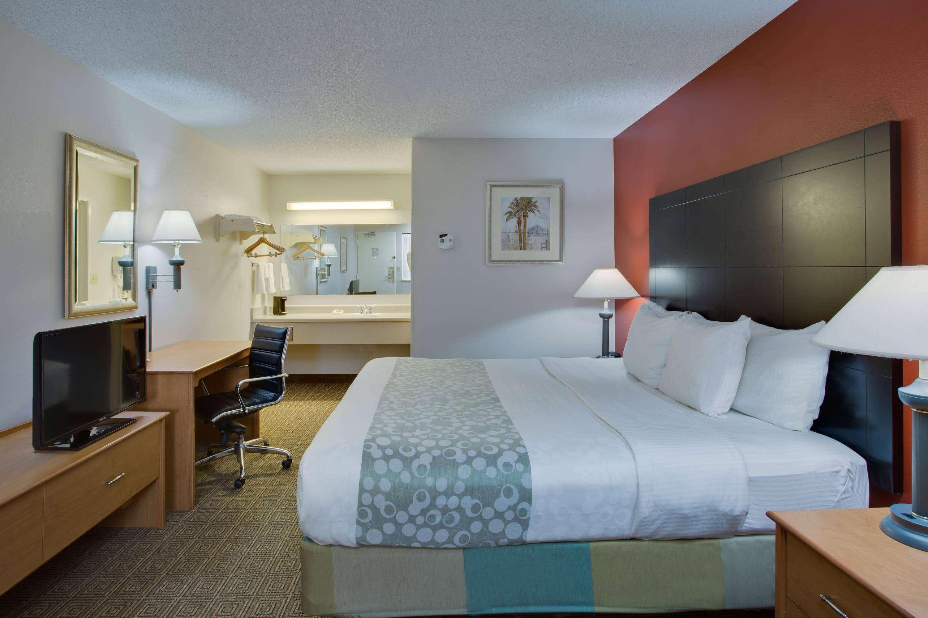 La Quinta Inn By Wyndham Tampa Near Busch Gardens Exterior foto