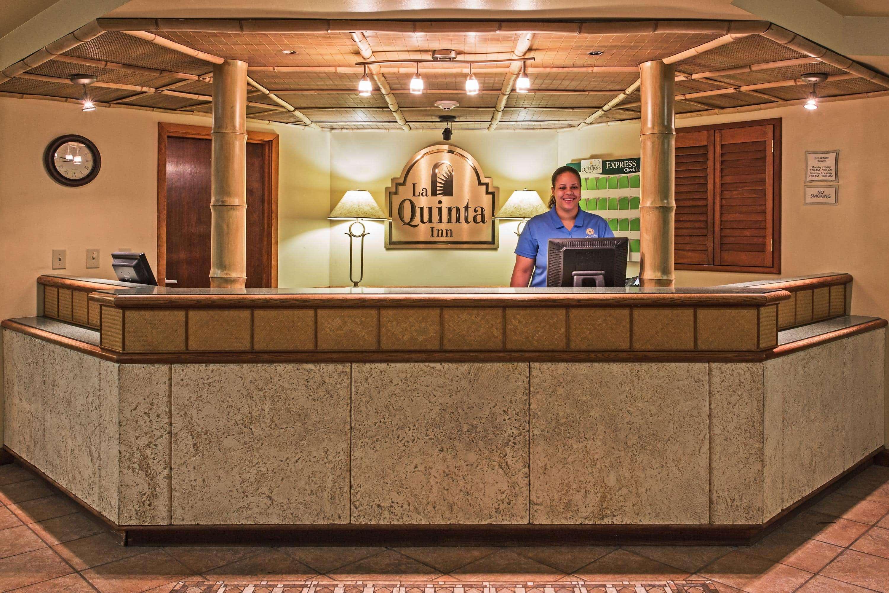 La Quinta Inn By Wyndham Tampa Near Busch Gardens Exterior foto