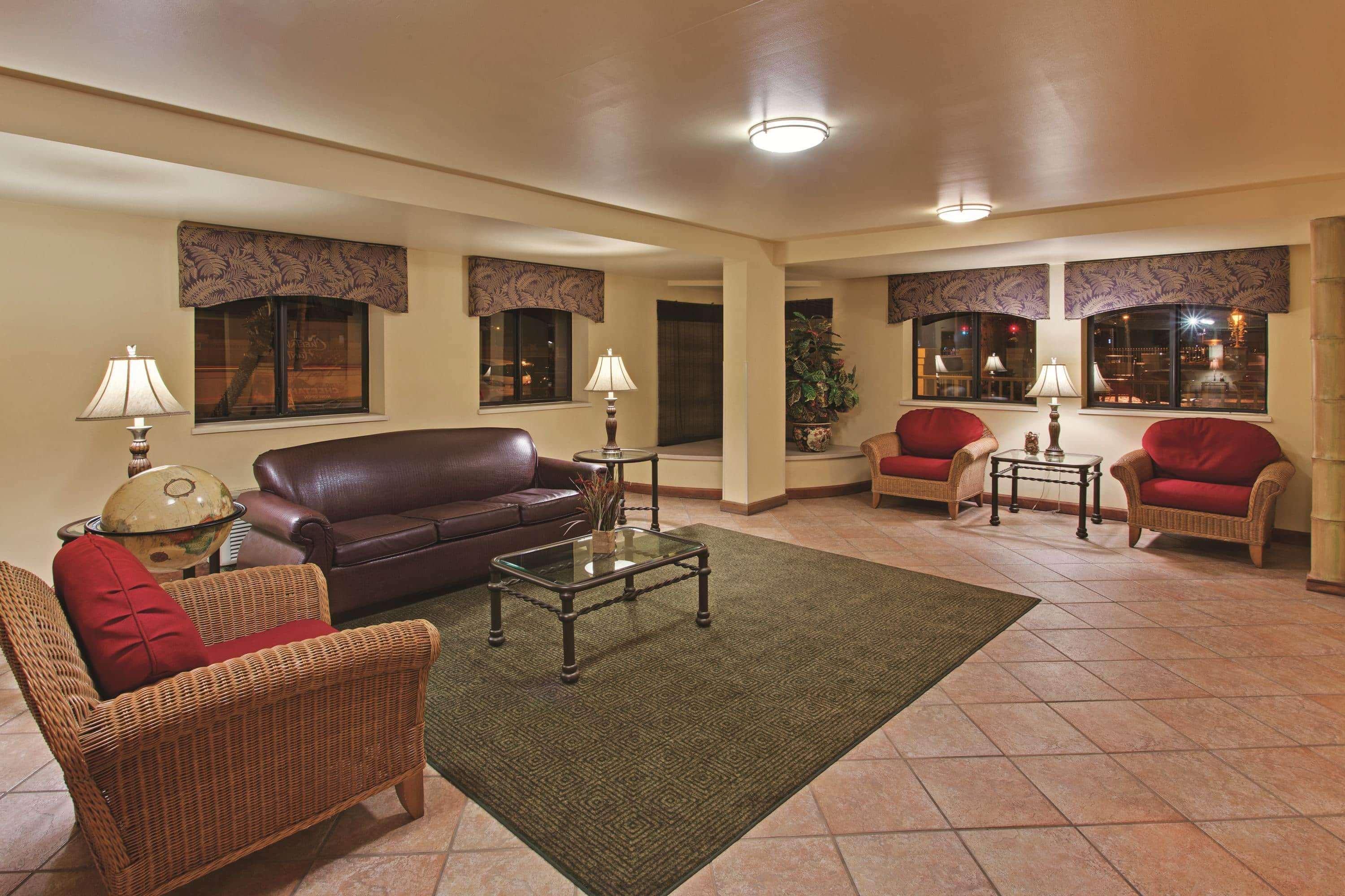 La Quinta Inn By Wyndham Tampa Near Busch Gardens Exterior foto