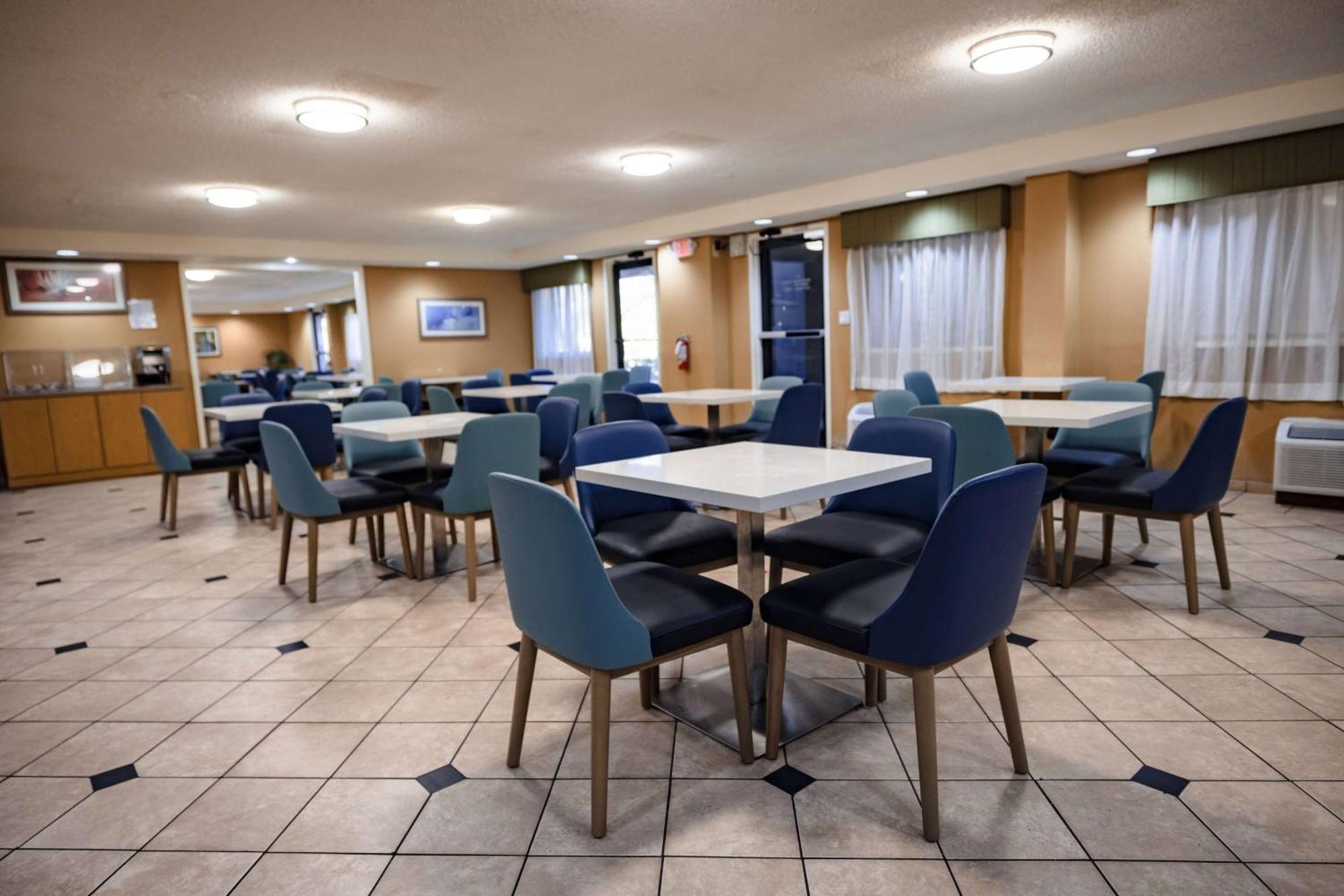 La Quinta Inn By Wyndham Tampa Near Busch Gardens Exterior foto