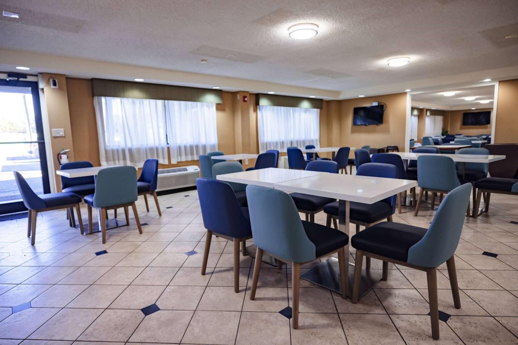 La Quinta Inn By Wyndham Tampa Near Busch Gardens Exterior foto
