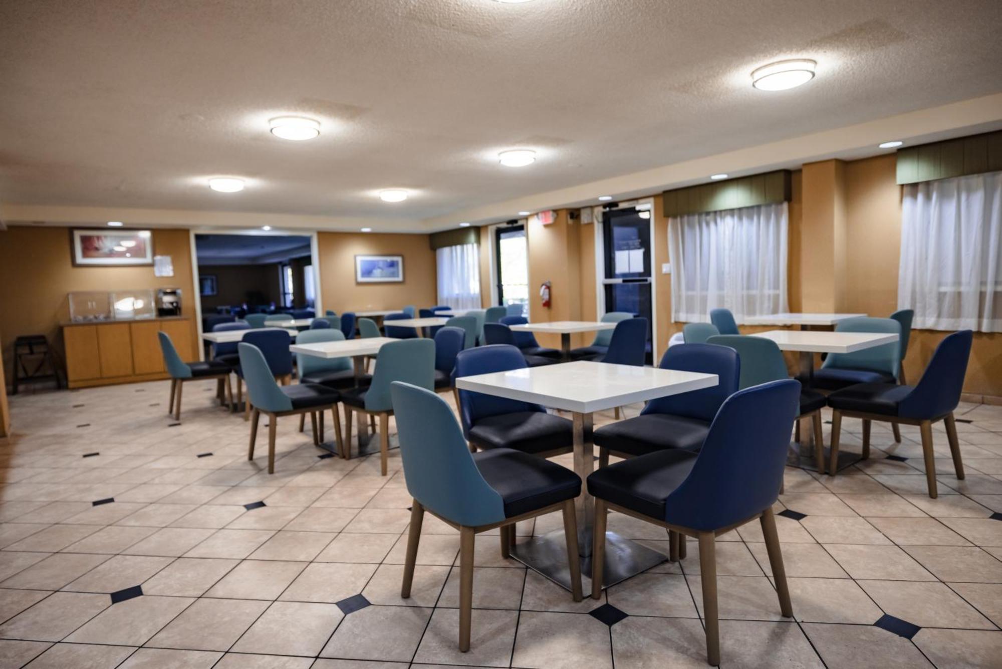 La Quinta Inn By Wyndham Tampa Near Busch Gardens Exterior foto